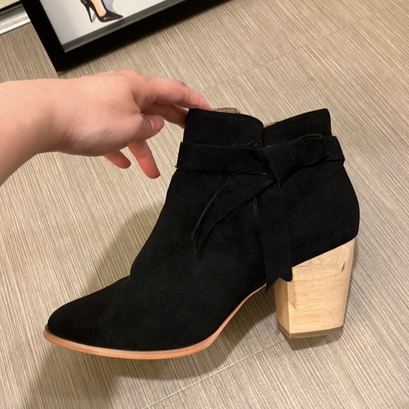 EUC Free People vegan suede heeled ankle booties In Black Color Size 10 - Picture 13 of 15
